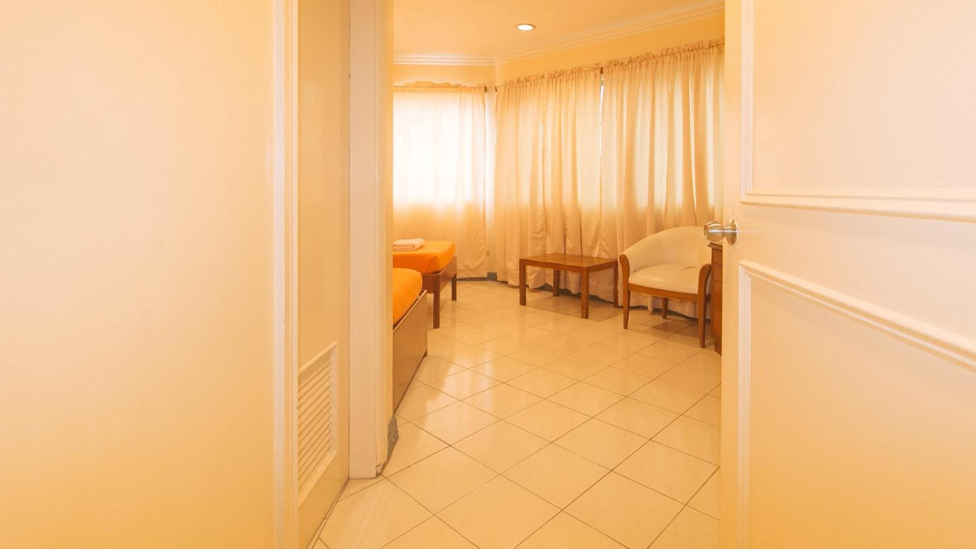 Royal Am Rei Hotel By Reddoorz Bacolod Buitenkant foto