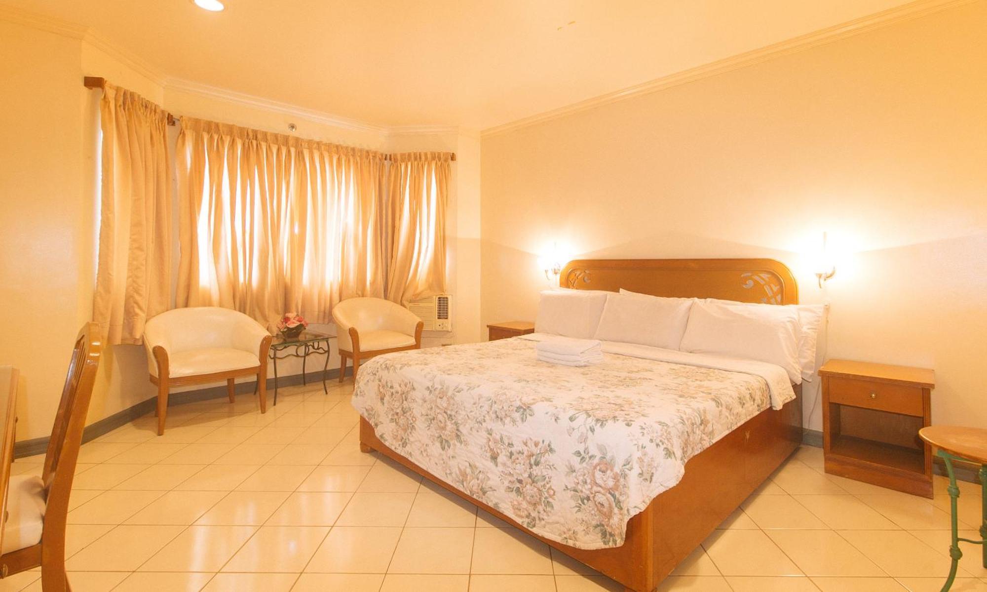 Royal Am Rei Hotel By Reddoorz Bacolod Buitenkant foto