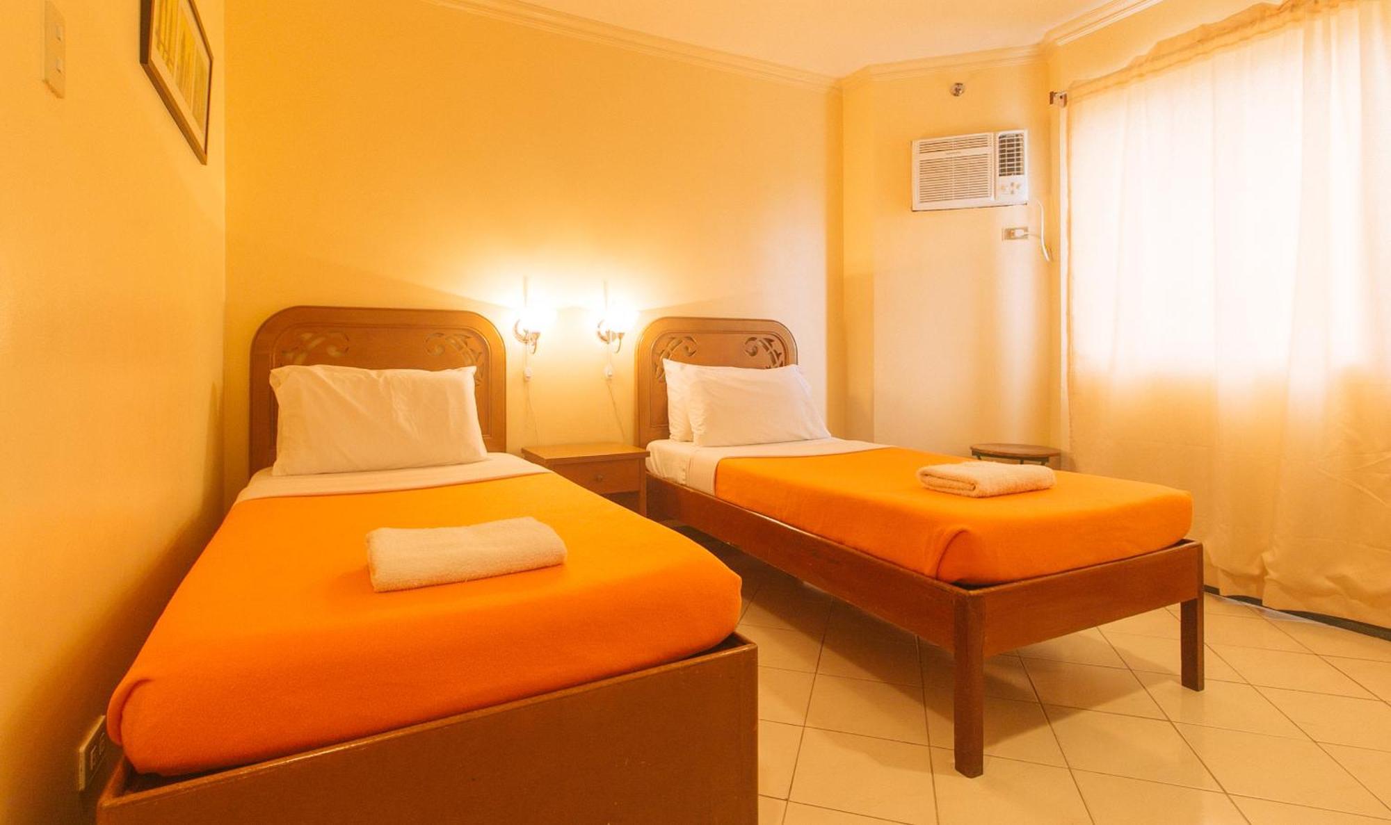 Royal Am Rei Hotel By Reddoorz Bacolod Buitenkant foto