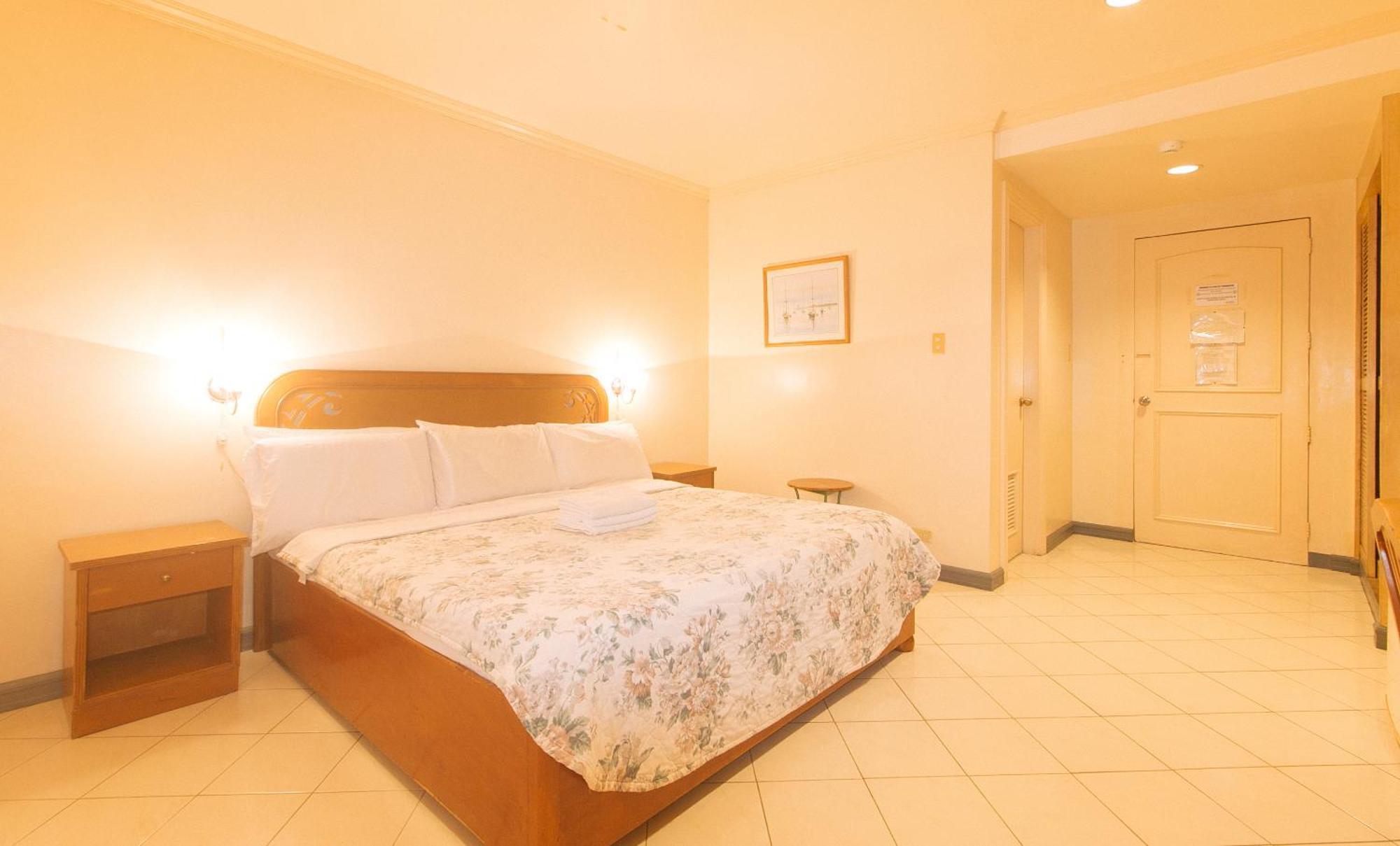 Royal Am Rei Hotel By Reddoorz Bacolod Buitenkant foto