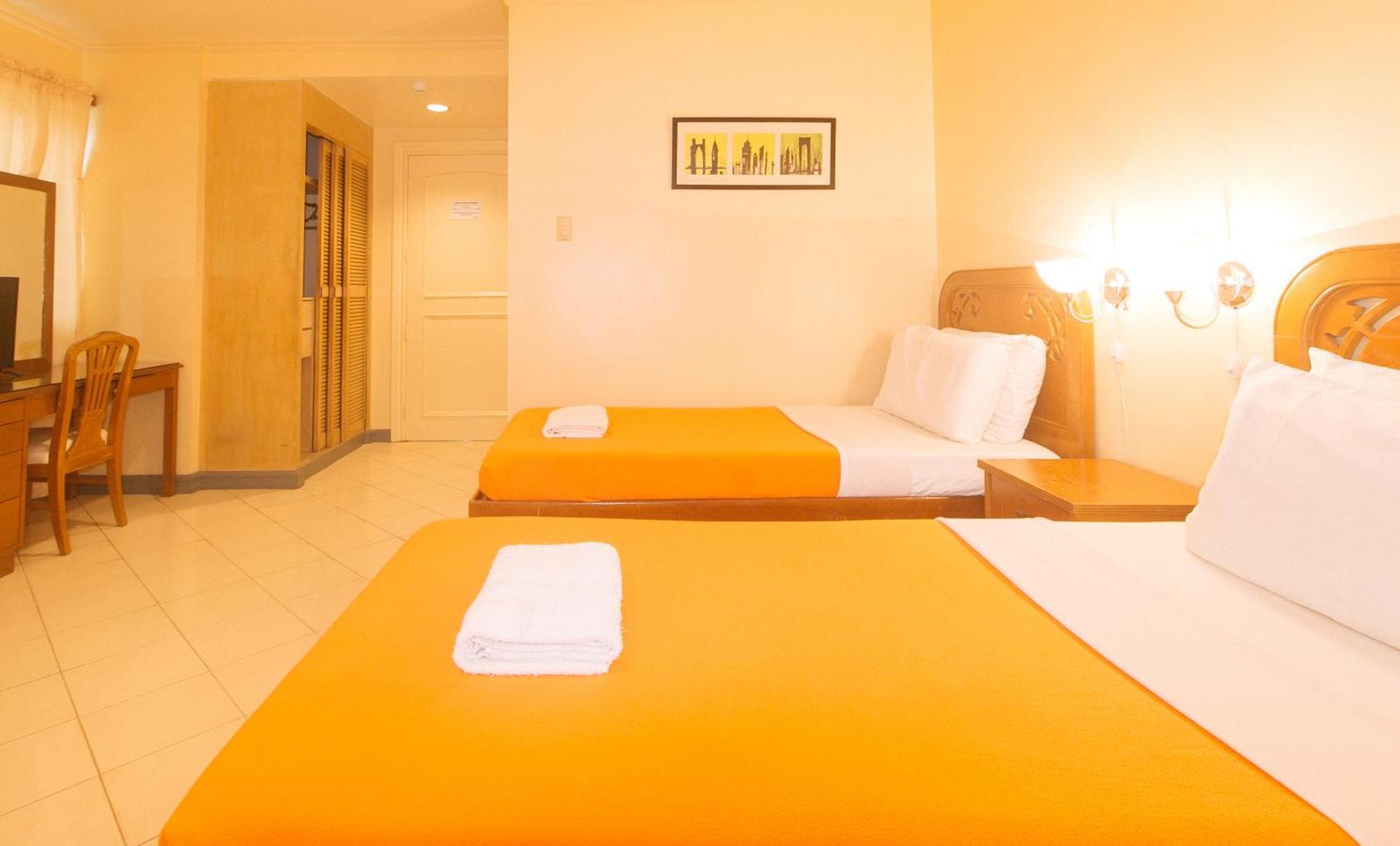 Royal Am Rei Hotel By Reddoorz Bacolod Buitenkant foto