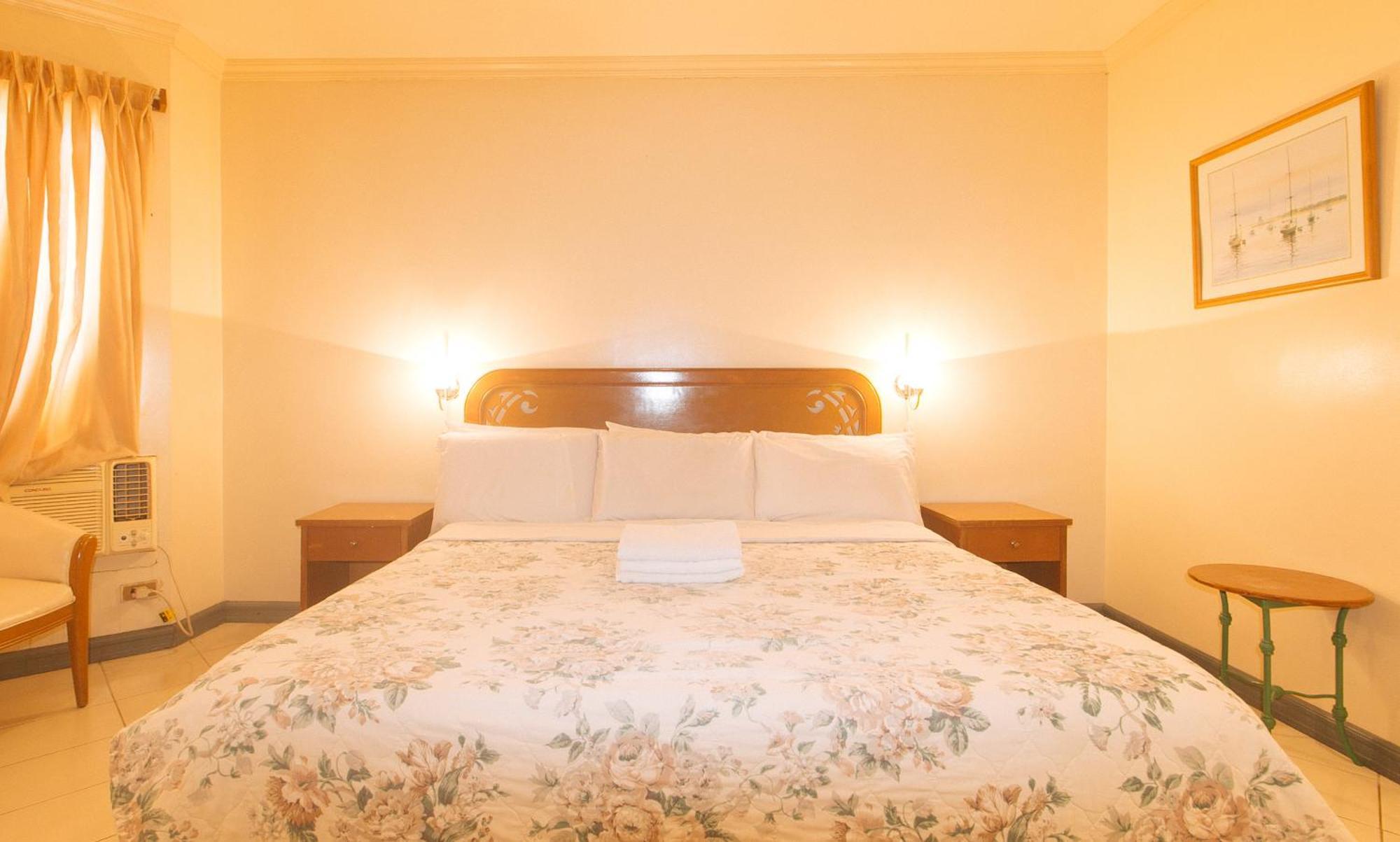 Royal Am Rei Hotel By Reddoorz Bacolod Buitenkant foto