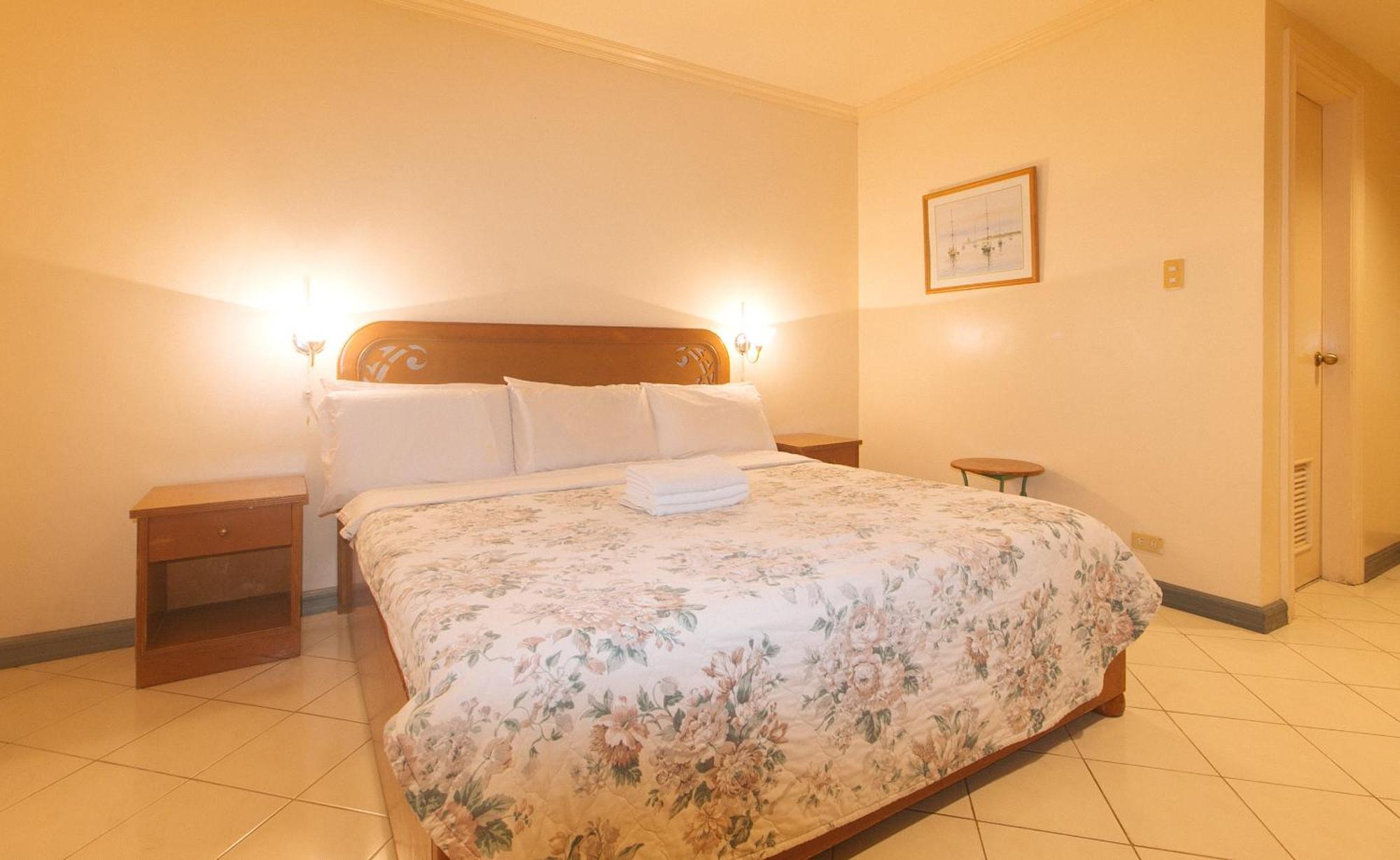 Royal Am Rei Hotel By Reddoorz Bacolod Buitenkant foto